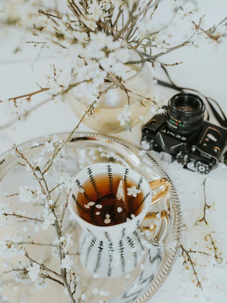 Thin wiry golden-brown tips of Jin Jun Mei black tea in a porcelain dish
